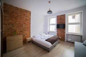 Łóżko lub łóżka w pokoju w obiekcie OperaHostel