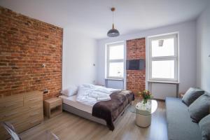 Łóżko lub łóżka w pokoju w obiekcie OperaHostel