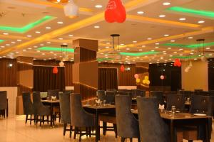 Restoran või mõni muu söögikoht majutusasutuses Hotel Ratneswar