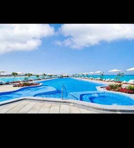 Marassi beachfront escape, Address beach resort内部或周边的泳池