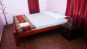 Postel nebo postele na pokoji v ubytování Cloud vagamon 3 bedroom cottage