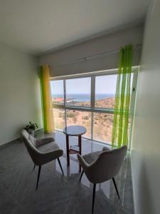 Nespecifikovaný výhled na hory nebo výhled na hory při pohledu z hotelu
