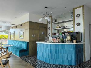 a bar in a restaurant with a blue counter at KRYSTL KRIB Azure North in San Fernando