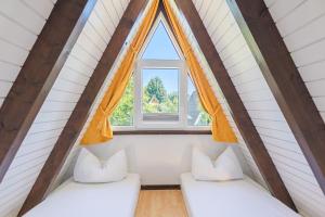 Katil atau katil-katil dalam bilik di Ferienwohnpark Immenstaad am Bodensee Nurdachhaus Typ 7 ND 03
