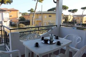 Balkón alebo terasa v ubytovaní Apartment in Rosolina Mare 25073