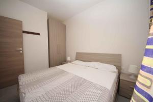 Posteľ alebo postele v izbe v ubytovaní Apartment in Rosolina Mare 25073