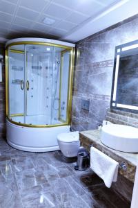 Ένα μπάνιο στο Atlıhanpark Hotel