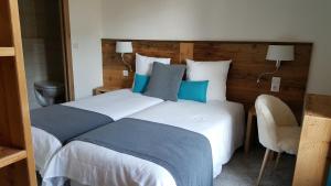 Postel nebo postele na pokoji v ubytování Hotel Du Clocher