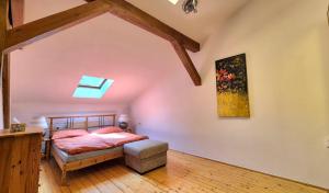 ein Schlafzimmer mit einem Bett und einem Gemälde an der Wand in der Unterkunft Loft Timonova, Košice - Old Town in Košice + 5 Fotos