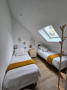 Postel nebo postele na pokoji v ubytování Santorin, Appartement lumineux au coeur de Vannes