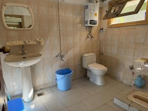 Ένα μπάνιο στο Marhaba Guest House Skardu