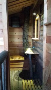 Fotografija u galeriji objekta Cabane de la Bannette - Magnifique cabane dans les arbres, vue panoramique u gradu Thoard