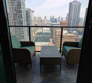 Balkons/terase naktsmītnē Breath Taking View for 4Guest DTskyline-22nd Floor
