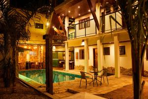 a house with a pool and a table and chairs at ROGAI Hotel&Pousada in Aparecida
