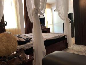 Postel nebo postele na pokoji v ubytování Complex Gec Histria Mamaia