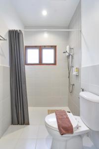 Et bad på Ray's Home,3BR with front yard,walkable to Nimman
