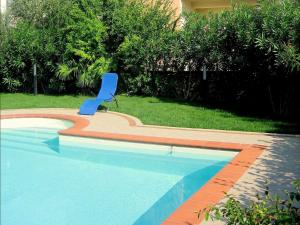 Bazén v ubytovaní Small residence with swimming pool and 8 lovely apartments alebo v jeho blízkosti