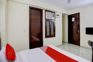 Postel nebo postele na pokoji v ubytování Hotel O Classic Inn + 20 fotografií