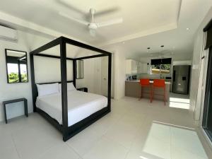 Imagen de la galería de The Indianna Luxury Pool & Spa, en Whitehouse