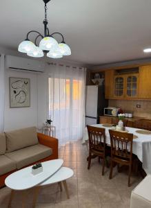 Kuchyň nebo kuchyňský kout v ubytování Joan Apartment