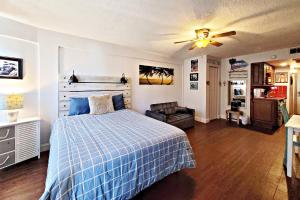 Postel nebo postele na pokoji v ubytování Daytona Inn Beach Resort Unit #236 + 30 fotografií