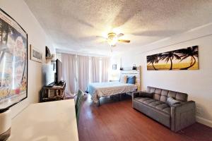 TV a/nebo společenská místnost v ubytování Daytona Inn Beach Resort Unit #236