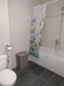 Ένα μπάνιο στο Acacia Hills A7 Apartment +6 φωτογραφίες