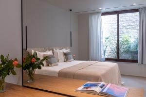 Postel nebo postele na pokoji v ubytování Seanatra Luxury Villas