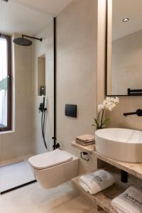 Koupelna v ubytování Seanatra Luxury Villas