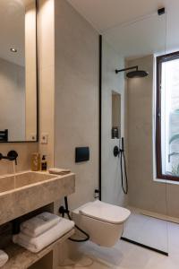 Koupelna v ubytování Seanatra Luxury Villas
