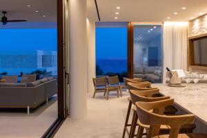 Posezení v ubytování Seanatra Luxury Villas