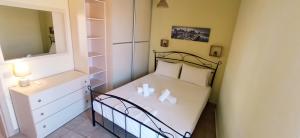 Postel nebo postele na pokoji v ubytování Katerina sitia apartments 1