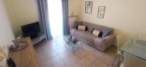 TV a/nebo společenská místnost v ubytování Katerina sitia apartments 1