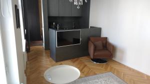 Old Town Boutique Apartment tesisinde mutfak veya mini mutfak