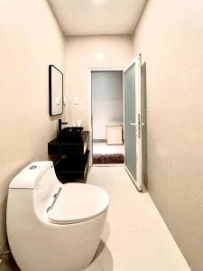Ванная комната в Owl's Night Homestay - Keo House