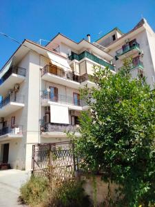 Το κτήριο όπου στεγάζεται  το διαμέρισμα