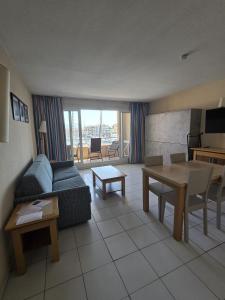 Μια τηλεόραση ή/και κέντρο ψυχαγωγίας στο Balcon Bleu +65 φωτογραφίες