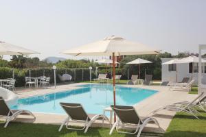 a swimming pool with chairs and an umbrella at Al Mare da Francesca in Olbia