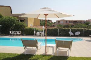 an umbrella and chairs next to a swimming pool at Al Mare da Francesca in Olbia