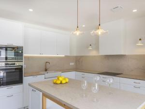 Køkken eller tekøkken på Villa Les Oliveres by Interhome