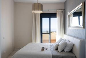 Postel nebo postele na pokoji v ubytování Stunning beachfront penthouse + 5 fotografií