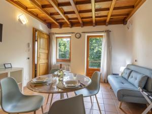 Χώρος καθιστικού στο Apartment Iris by Interhome