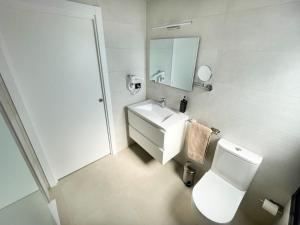 Kúpeľňa v ubytovaní Apartamento de 3 dormitorios, piscina y parking