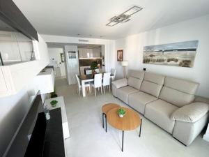 Kuchyňa alebo kuchynka v ubytovaní Apartamento de 3 dormitorios, piscina y parking