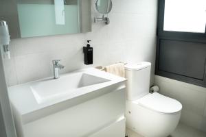 Kúpeľňa v ubytovaní Apartamento de 3 dormitorios, piscina y parking