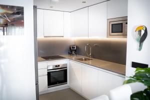 Kuchyňa alebo kuchynka v ubytovaní Apartamento de 3 dormitorios, piscina y parking