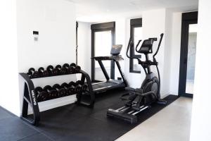 Posilňovňa alebo fitness centrum v ubytovaní Apartamento de 3 dormitorios, piscina y parking