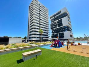 Bazén v ubytovaní Apartamento de 3 dormitorios, piscina y parking alebo v jeho blízkosti