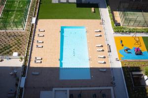 Bazén v ubytovaní Apartamento de 3 dormitorios, piscina y parking alebo v jeho blízkosti