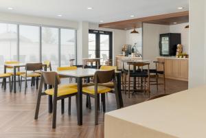 Restaurace v ubytování Fairfield by Marriott Inn & Suites Spokane Airport